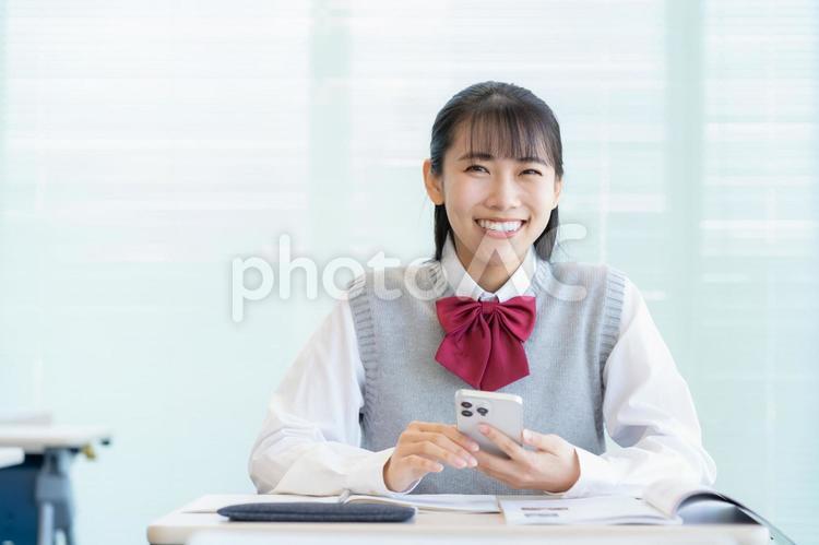 学校で勉強をする女子高生 教育,塾,勉強の写真素材