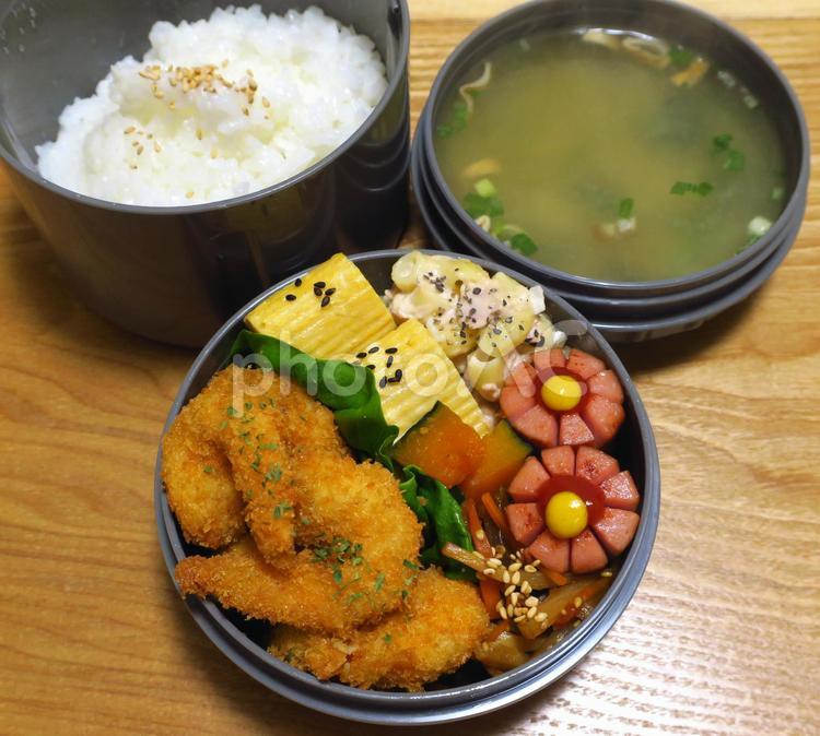 手作り弁当　エビフライとポテトサラダ 手作り,弁当,ランチの写真素材