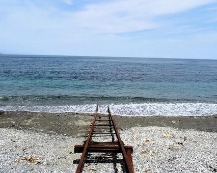 海へと続く線路 海へと続く線路 海,自然,線路の写真素材