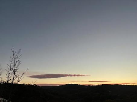 夕空のシルエット 夕空のシルエット 夕暮れ,夕景,マジックアワーの写真素材