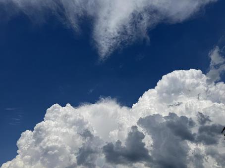 入道雲と金床雲の端 入道雲と金床雲の端の写真