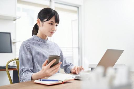 Business woman working from home in plain clothes, nhà làm việc, việc từ xa, nhà, JPG