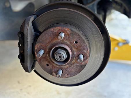 タイヤとブレーキパッドの交換の写真