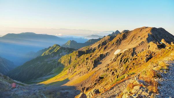 槍ヶ岳山荘の朝 槍ヶ岳山荘の朝 山,景色,槍ヶ岳の写真素材