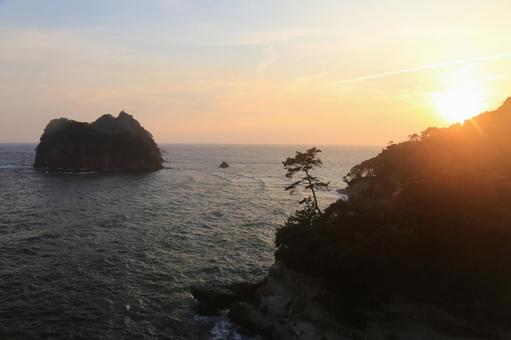 堂ヶ島温泉街からの夕焼け 堂ヶ島温泉街からの夕焼けの写真