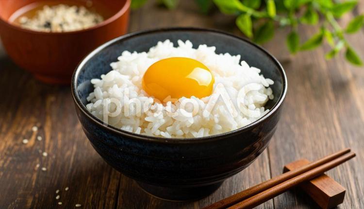 たまごかけごはん　朝食 たまごかけごはん,生卵,米の写真素材