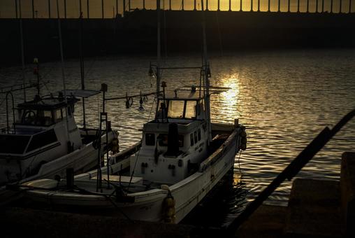 <Material> Two boats floating in a dark fishing port at dawn, JPG <Material> Two boats floating in a dark fishing port at dawn, JPG