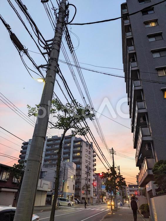 夕暮れの街並み 夕焼け,空,街並みの写真素材
