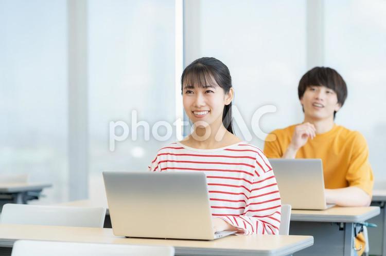 勉強をする男女の大学生 塾,教育,大学生の写真素材