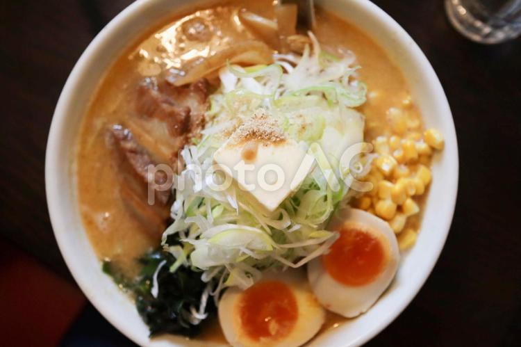 札幌名物　味噌ラーメン　バター　たまご入り　ー食べ物　食事 ラーメン,味噌ラーメン,味噌の写真素材