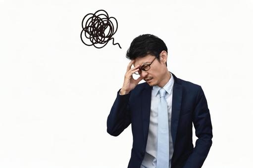 頭を抱える男性 困る,悩む,考えるの写真素材