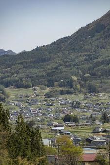春の長野県小県郡青木村の街並み 春の長野県小県郡青木村の街並み 青木村,小県郡,長野の写真素材