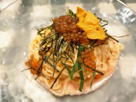 ウニといくらの冷製パスタ パスタ,冷製パスタ,ウニの写真素材