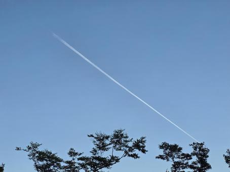 快晴の飛行機雲 快晴の飛行機雲の写真