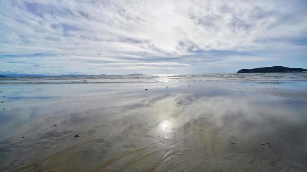 かがみの海さんぽ かがみの海,福間海岸,海の写真素材