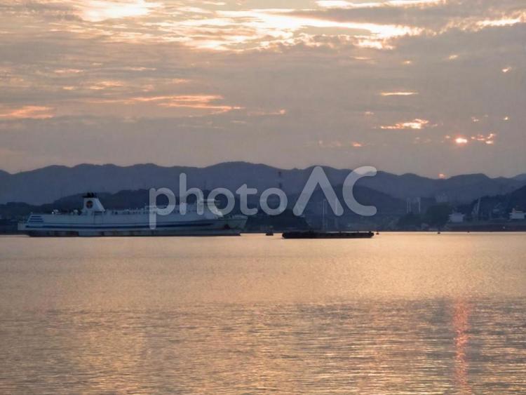 【風景写真】瀬戸内の夕暮れ 夕焼け,瀬戸内,夕暮れの写真素材