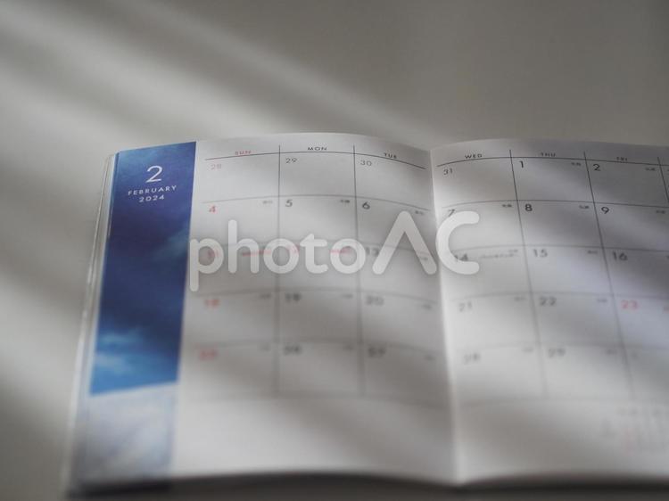 2月のページを開いた手帳（２０２４年）２ 手帳,ダイアリー,スケジュール帳の写真素材