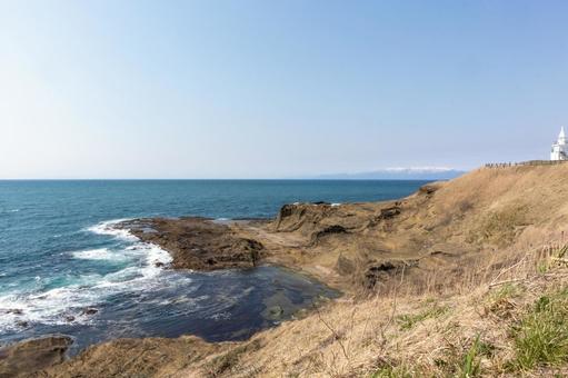 岩場の湾曲に押し寄せる荒波 岩場の湾曲に押し寄せる荒波 カモメ島,海岸,海の写真素材