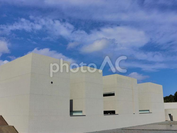 ９月下旬の植田正治写真美術館と風景 背景,自然,空の写真素材