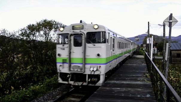 北比布駅を通過するキハ40 北比布駅を通過するキハ40の写真