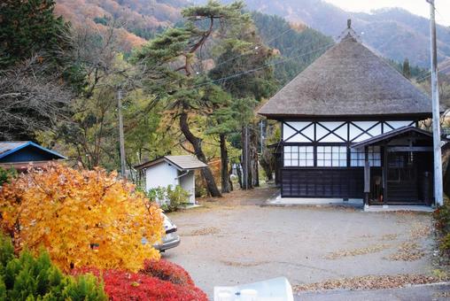 中之条町旧大岩学校(牧水会館) 中之条町旧大岩学校(牧水会館) 群馬県,中之条町,旧大岩学校(牧水会館)の写真素材