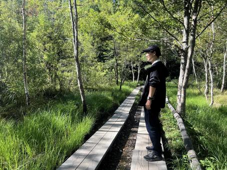 上高地 トレッキングする男性 上高地 トレッキングする男性 ハイキング,トレッキング,森林浴の写真素材