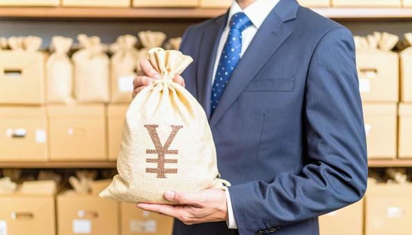 貯金イメージ ビジネスマンの手にあるお金 貯金イメージ ビジネスマンの手にあるお金の写真