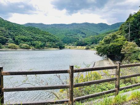 呉ダム湖　秋の公園 秋,呉ダム渓流公園,公園の写真素材