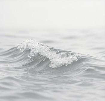 静かな波のうねり 静かな波のうねりの写真