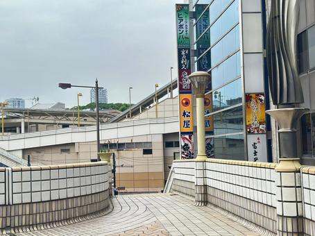 上野周辺 歩道橋 早朝の街並み 上野周辺 歩道橋 早朝の街並み 街並み,東京都,台東区の写真素材