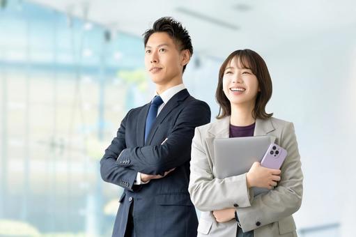 男女2人のビジネスチームワークイメージ 男女2人のビジネスチームワークイメージ 男性,女性,男女の写真素材