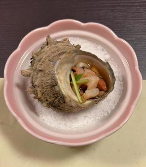 R7.08.13 さざえの壺焼き 1 R7.08.13 さざえの壺焼き 1の写真