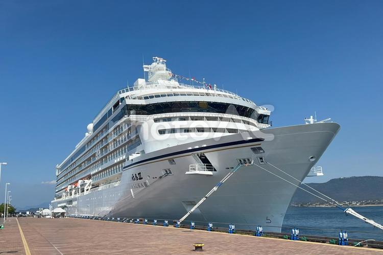港の風景（高松港の飛鳥Ⅲ） クルーズ船,飛鳥,飛鳥ⅲの写真素材