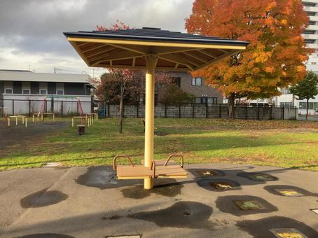 公園の休憩場　東屋　イス 東屋,公園の休憩場,イスの写真素材