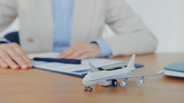 飛行機の模型と書類 事務職,接客業,アドバイザーの写真素材