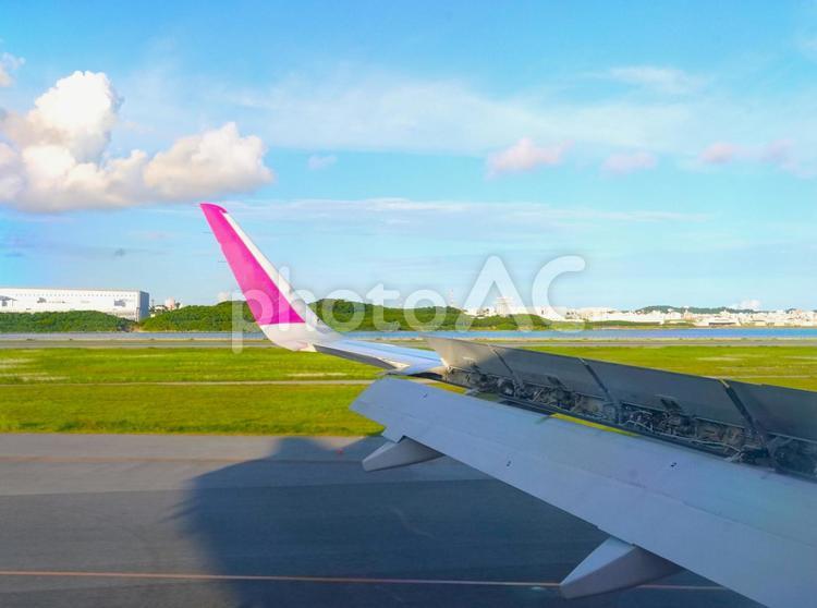 飛行機の翼（着陸時） 飛行機,翼,フラップの写真素材