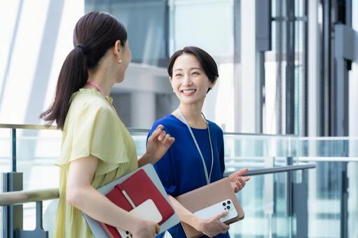 オフィスで仕事をするビジネスウーマン ビジネス,ビジネスウーマン,女性の写真素材