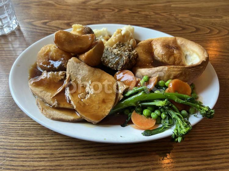 イギリスのパブ料理　ローストビーフ イギリス,パブ,野菜の写真素材