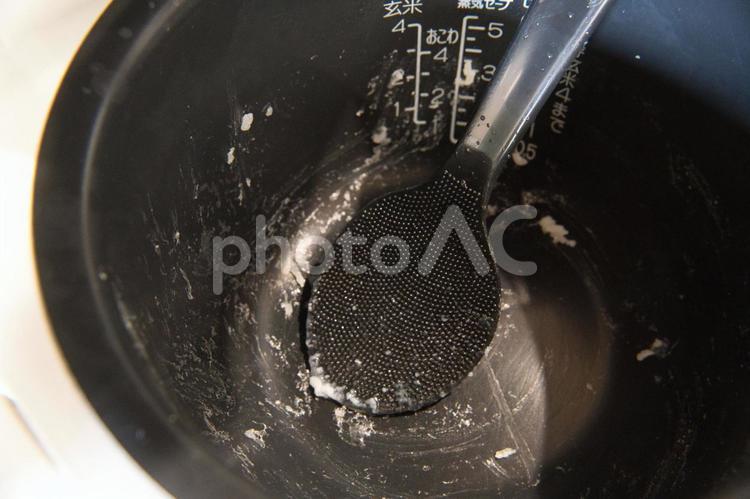 カラの炊飯器　食べるごはんがない 炊飯器,カラ,しゃもじの写真素材
