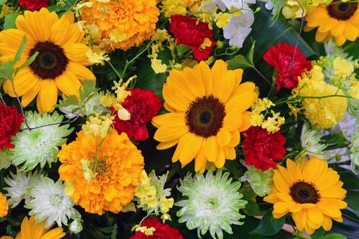ヒマワリなどたくさんの花 フラワー,きれい,フラワーアレンジメントの写真素材
