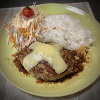 なんちゃってチーズバーグディッシュ ハンバーグ,旦那飯,男の料理の写真素材