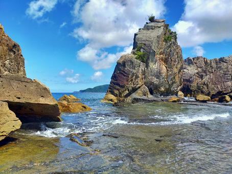 橋杭岩の青い空と串本洋の夏の海 橋杭岩の青い空と串本洋の夏の海 橋杭岩,海,岩の写真素材