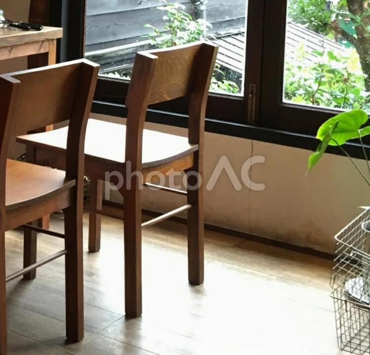 カフェ風休憩場所 椅子,日当たり,窓の写真素材