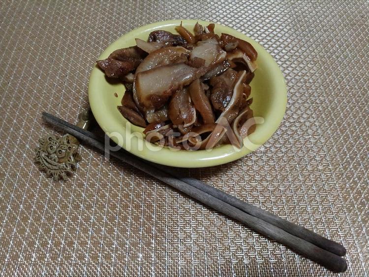 チラガーとミミガーの炒め物 チラガーとミミガーの炒め物,チラガー,豚の顔皮の写真素材