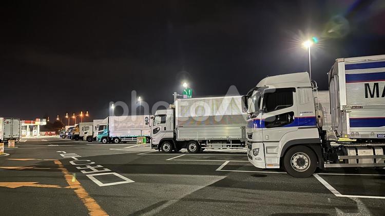 高速道路　サービスエリア　SA　駐車場 トラック,乗り物,駐車場の写真素材
