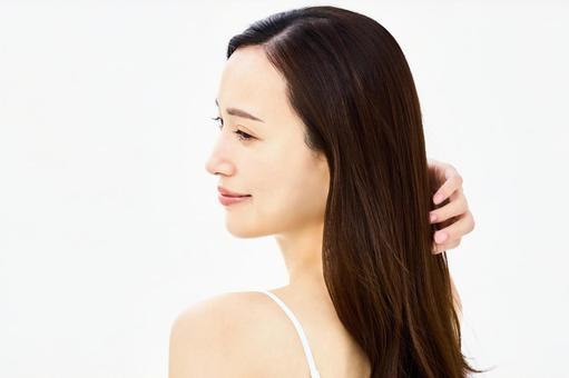 髪を触る女性 ヘアケア 美容 髪を触る女性 ヘアケア 美容 髪,ヘアケア,美容の写真素材