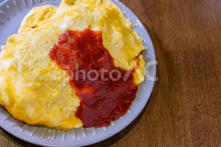 オムライスの俯瞰 オムライス,食べ物,料理の写真素材