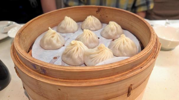 金品茶樓の小籠包(斜め) 金品茶樓の小籠包(斜め)の写真