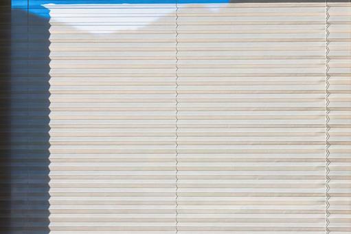 窓辺のプリーツスクリーン 窓,ブラインド,日光の写真素材