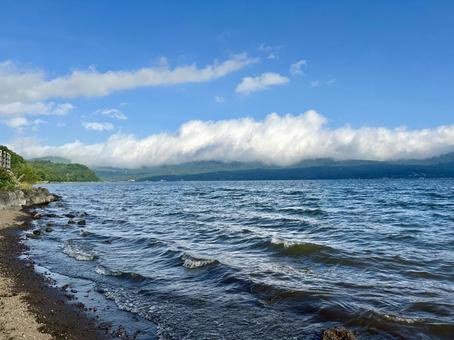 波打つ山中湖 波打つ山中湖 山中湖,湖,波の写真素材